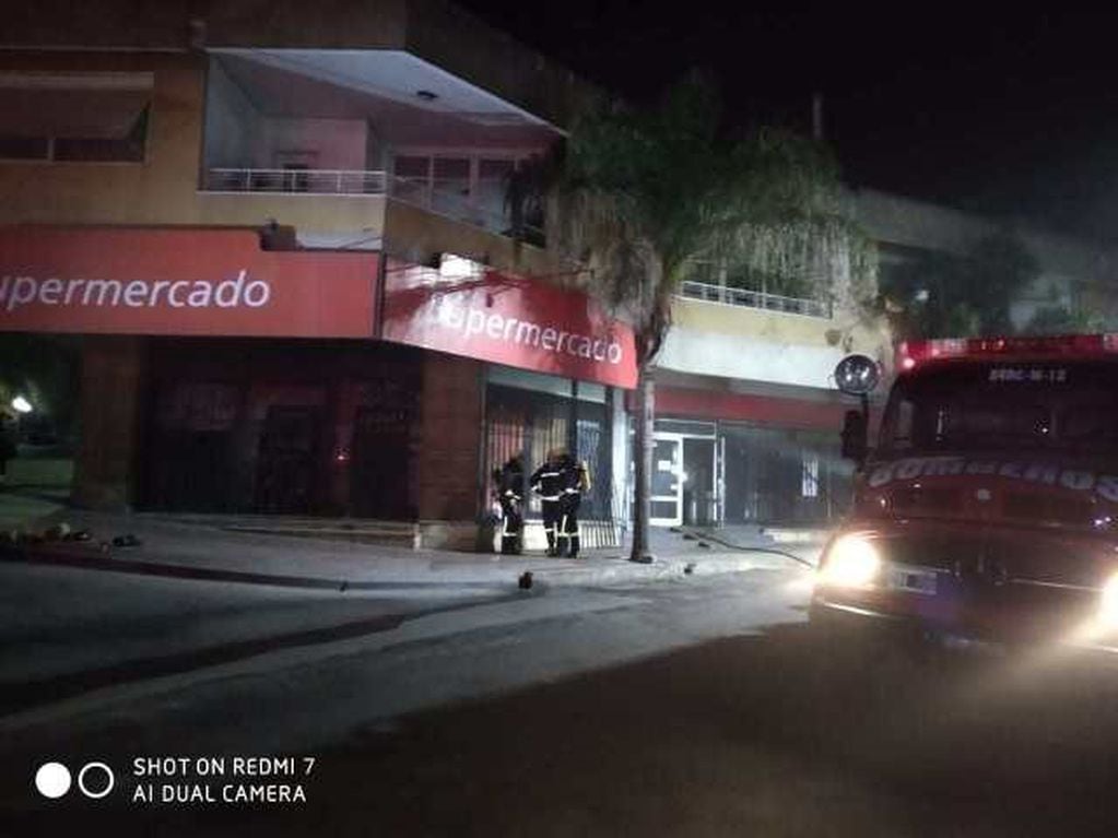 Incendio en Supermercado Valij de Río Ceballos (Foto: Diario Sierras)