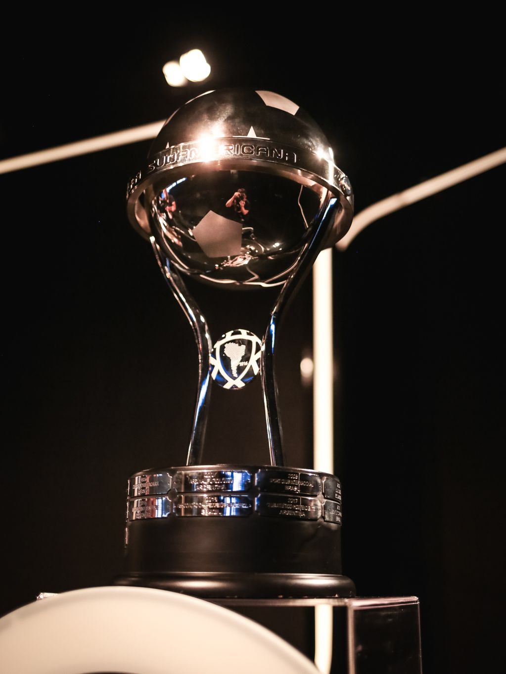 El trofeo de la Copa Sudamericana, el torneo que jugará Belgrano desde el 3 de abril. (@Sudamericana)