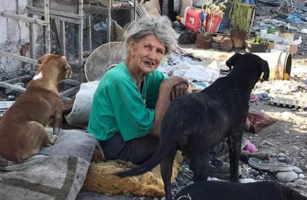 La abuela vivía en un basural que da una vivienda de la localidad de Chimbas.