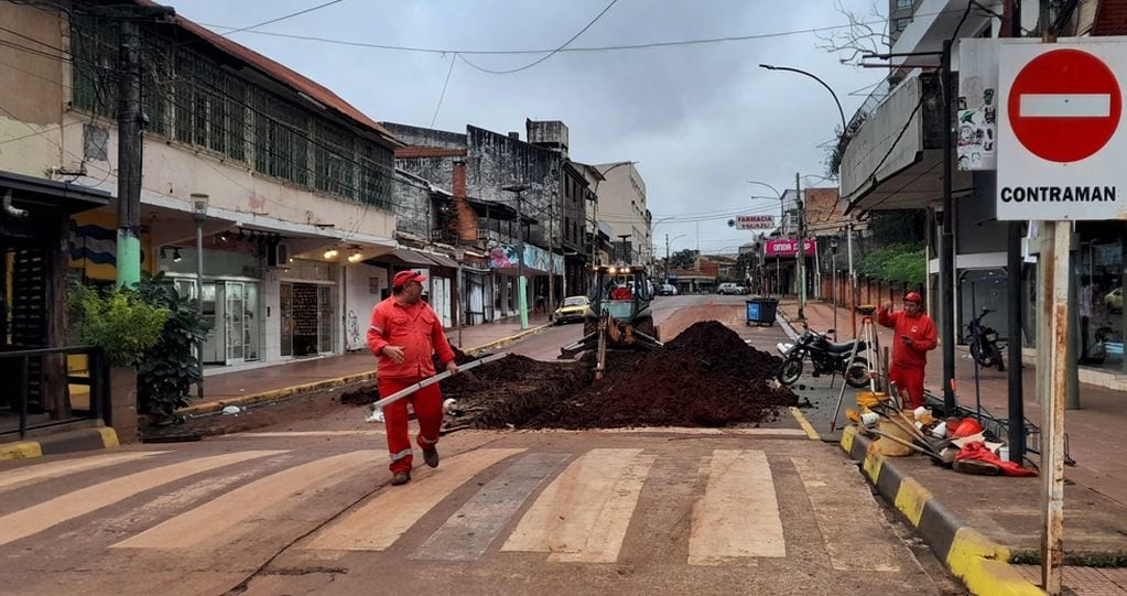 Interrupción del tránsito por mejoramiento de avenidas en Puerto Iguazú.