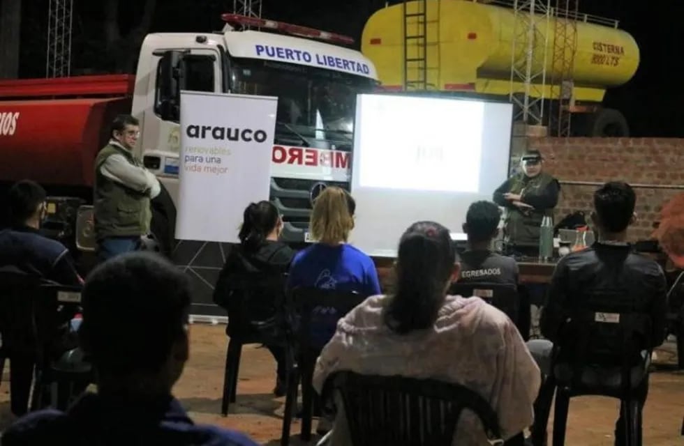 Bomberos de Puerto Libertad recibieron capacitaciones para combatir incendios forestales