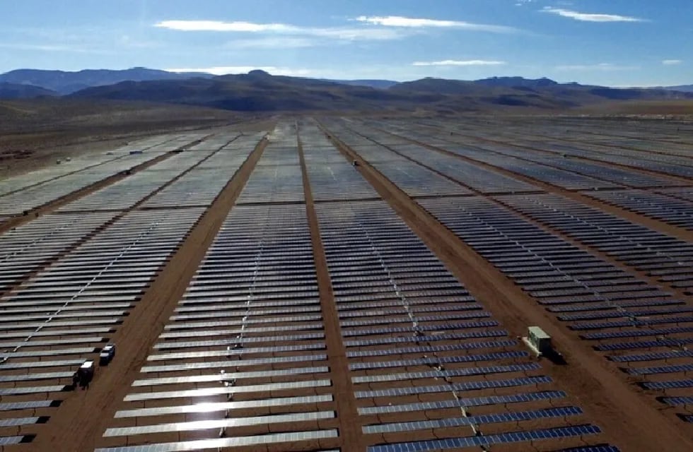 960.000 paneles solares instalados en un predio de 800 hectáreas a más de 4.000 msnm, componen el parque solar Cauchari, en Jujuy.