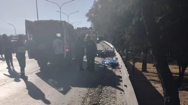 Un motociclista murió al chocar contra el guardarraíl de la Costanera