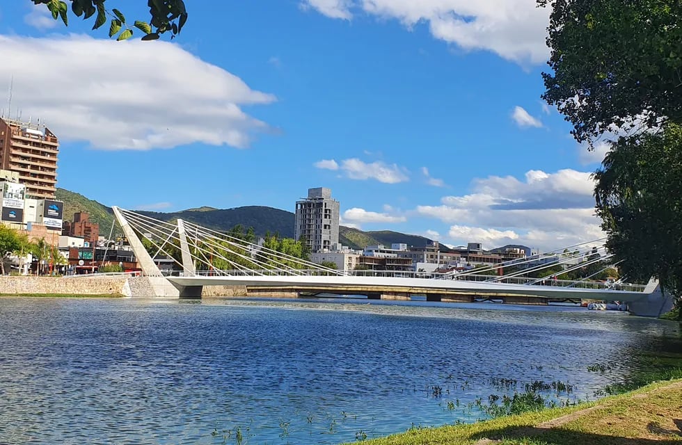 Puente Centenario de Villa Carlos Paz. Otoño 2021. (Foto: VíaCarlosPaz).