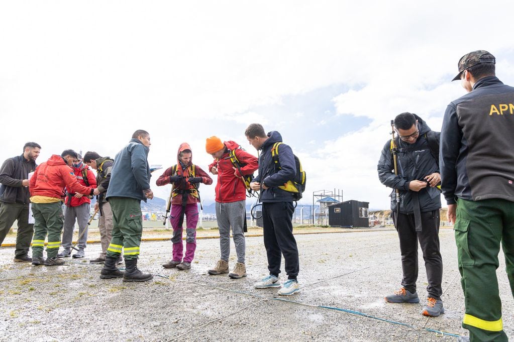 Ushuaia: finalizó el primer curso inicial para combatientes de incendios forestales
