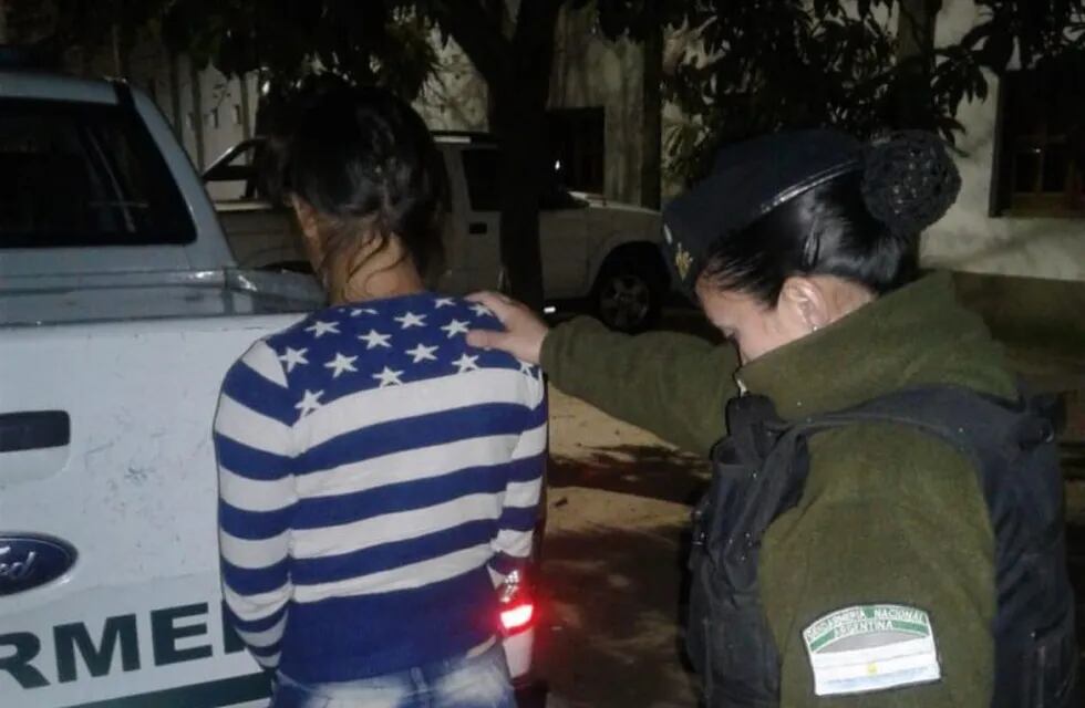 Las fuerzas federales interceptaron a la muchacha en José Ingenieros al 7200. (@minseg)