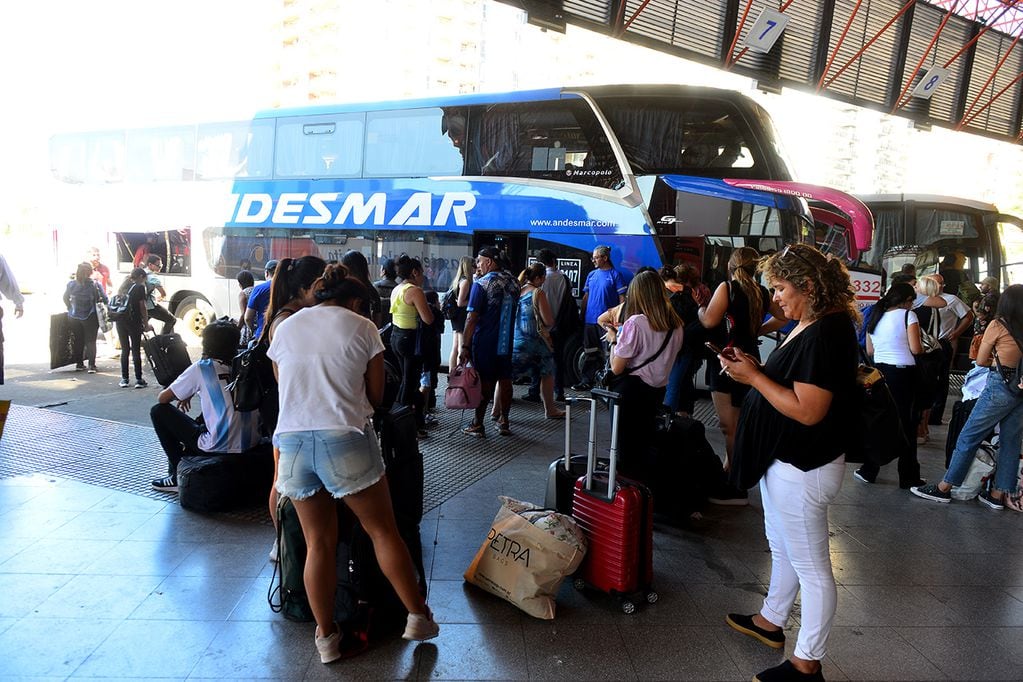 De Loredo busca potenciar el intenso movimiento que se registró en la Terminal de Ómnibus de Córdoba.