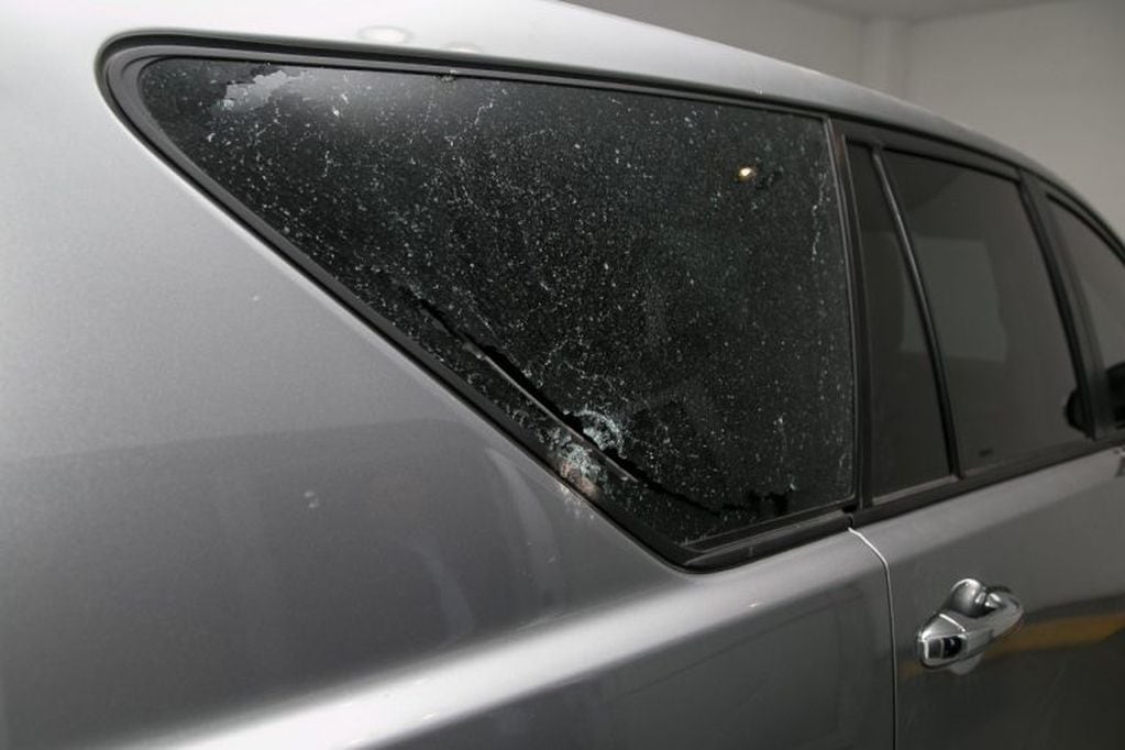 Las agresiones al vehículo de Schiaretti en Villa Allende.