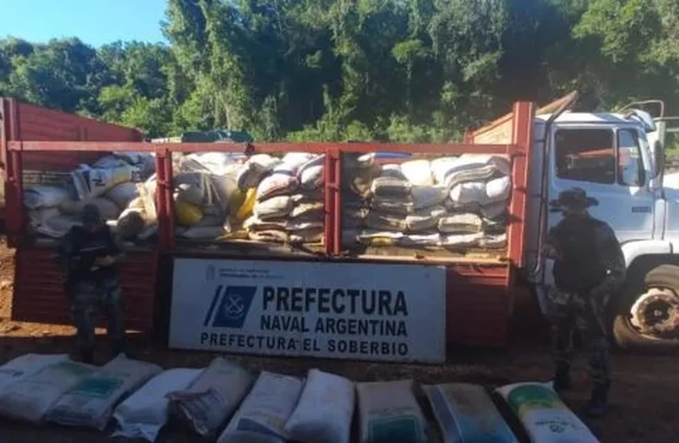 El Soberbio: secuestran cerca de 9 toneladas de soja en la costa del río Uruguay.
