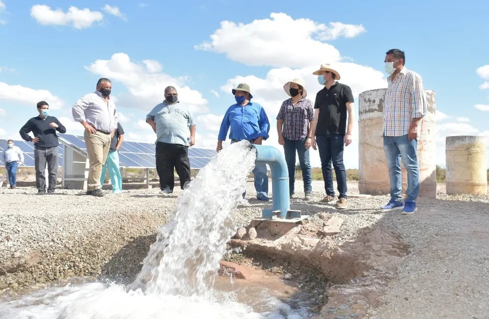 En Lavalle intentar activar napas de agua potable para el consumo humano. En La Asunción, pusieron en funcionamiento de una antigua perforación.