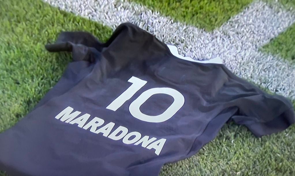 La de 10 Maadona con la camiseta de los All Blacks. / Gentileza