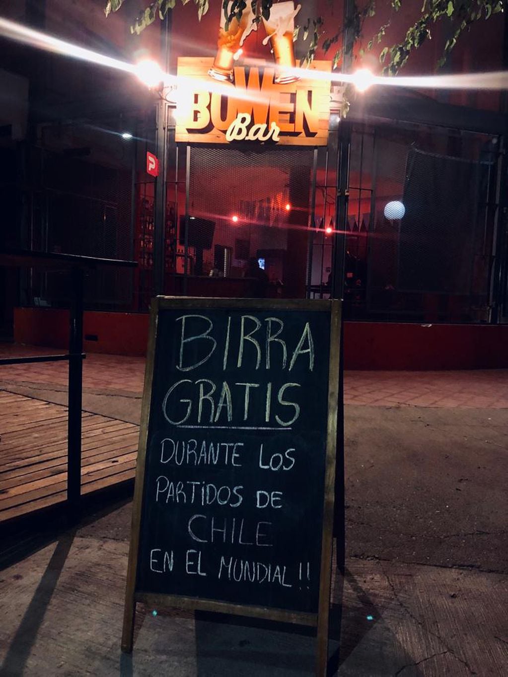 "Birra gratis", el atractivo pero malicioso cartel de un bar de Godoy Cruz.