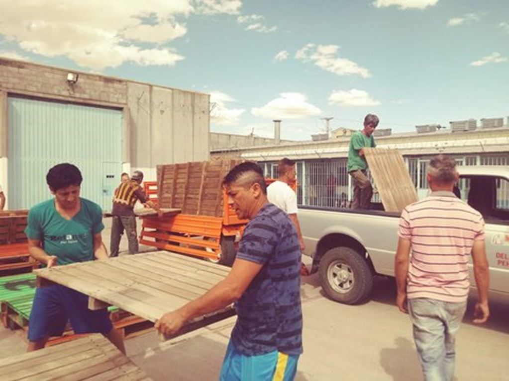 Rampas de madera fabricadas por internos del penal de Bahía Blanca