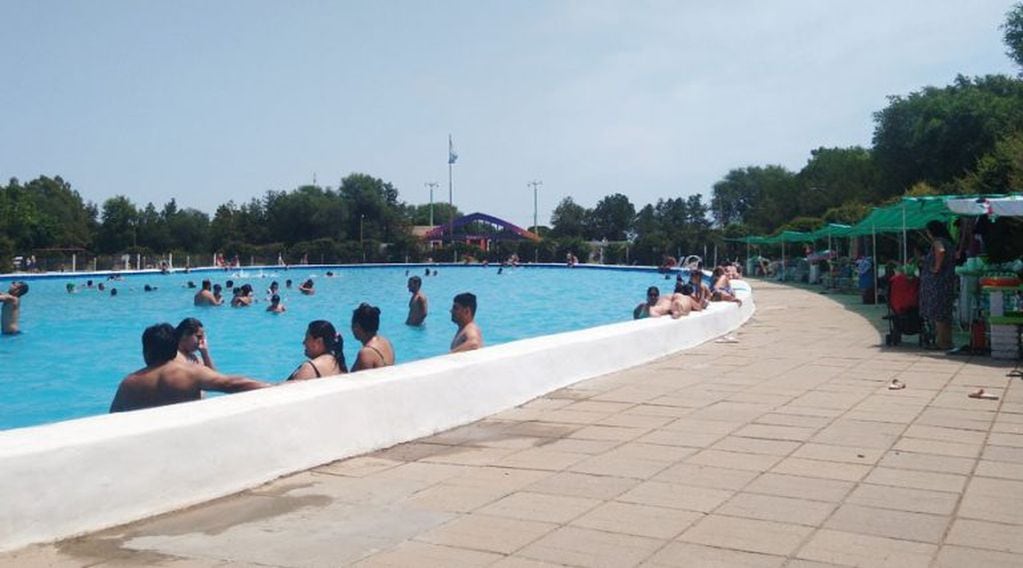 La piscina del balneario tiene la superficie mas grande de La Pampa (Vía Santa Rosa)