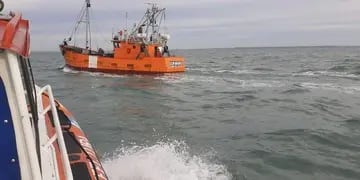 Intensa búsqueda de un tripulante marplatense de un buque pesquero en altamar