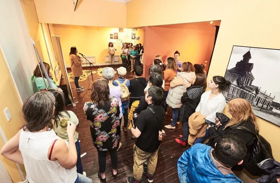 Ushuaia: inauguraron la muestra colectiva “Poner la mesa”