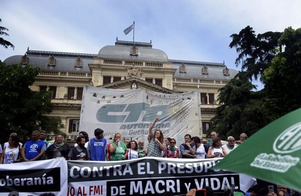 Segundo día de acampe en La Plata.