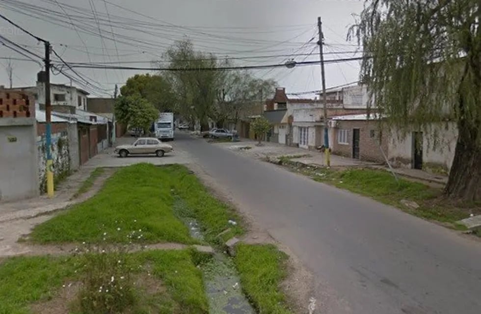 Lima 2100: una mujer y su hijo baleados por desconocidos. (Street View)