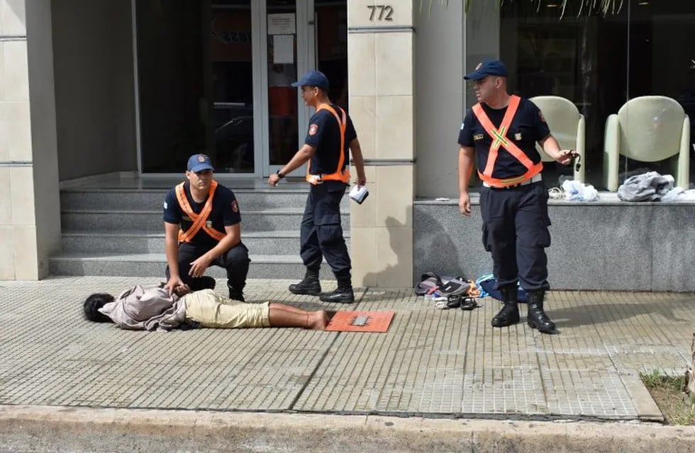 Vecino justiciero atrapó a ladrón que robó a un portero. Foto Diario época.