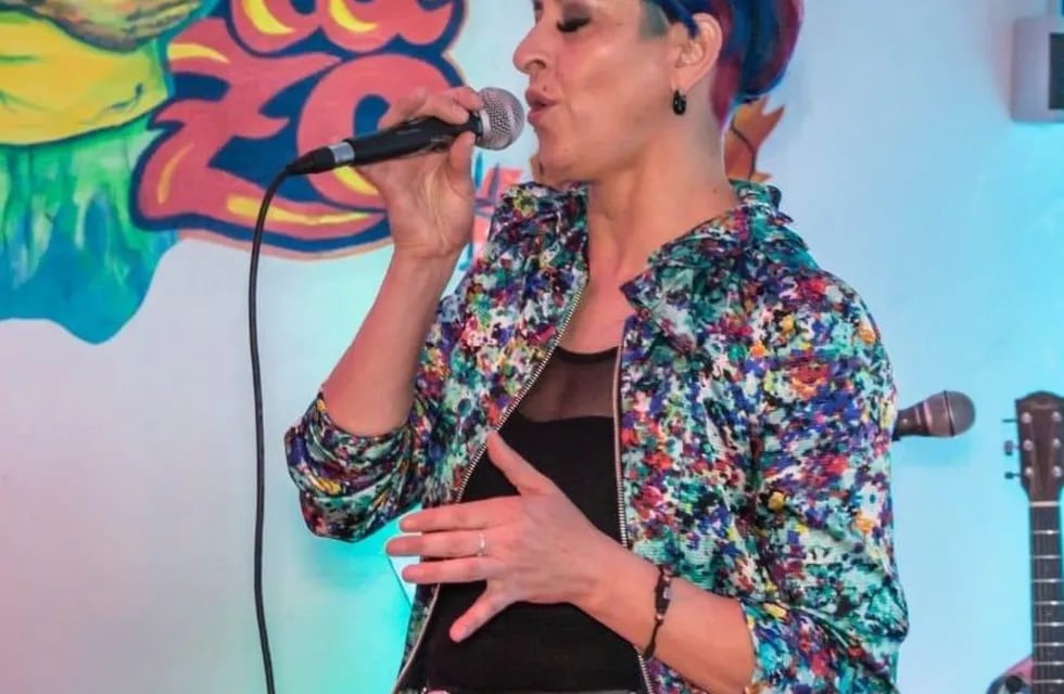 La cantante Perla Farías