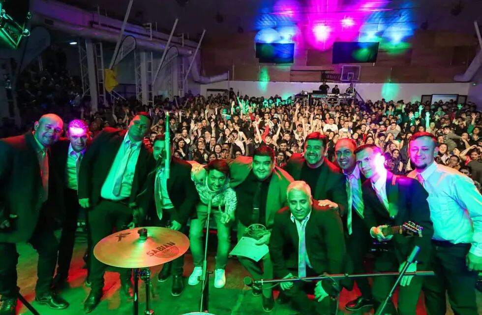 Tolhuin celebró su 51º aniversario con una fiesta llena de música
