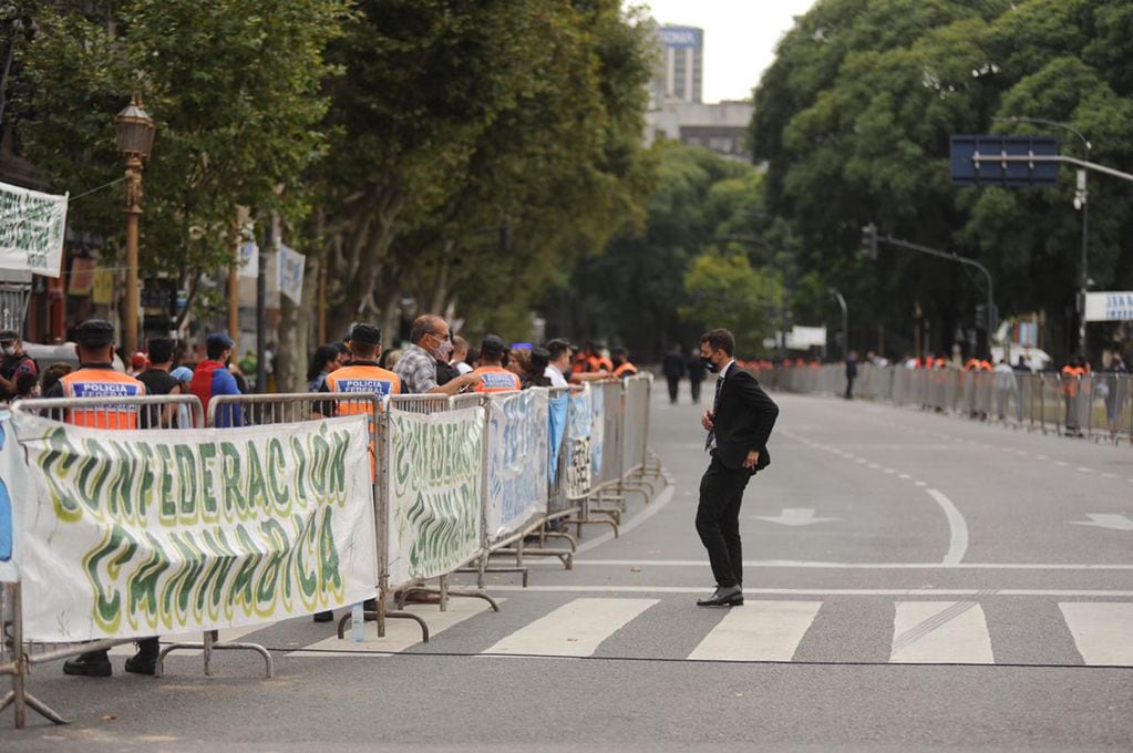 Cortes de tránsito en las inmediaciones del Congreso de la Nación por la apertura de las sesiones ordinarias 2021. (Federico López Claro)