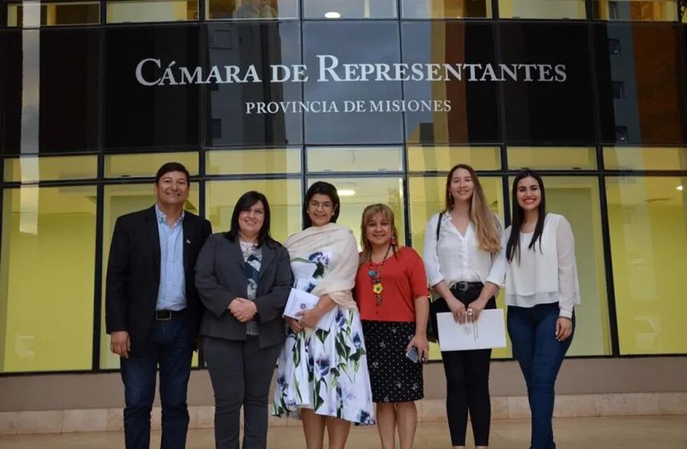 Ginette Campos, impresionada por la autonomía de las provincias argentinas, en especial la de Misiones.