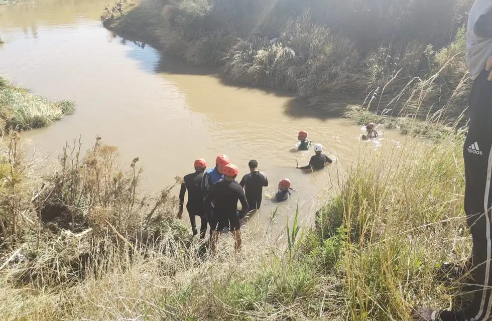 Tres Arroyos: continúa la búsqueda de un menor que cayó en el arroyo
