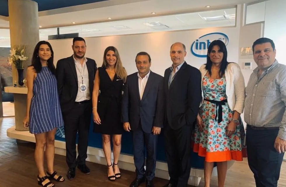 Herrera Ahuad con directivos de Intel. También se reunió con ejecutivos de Amazon para tratar el desarrollo del polo tecnológico. (Gobierno)