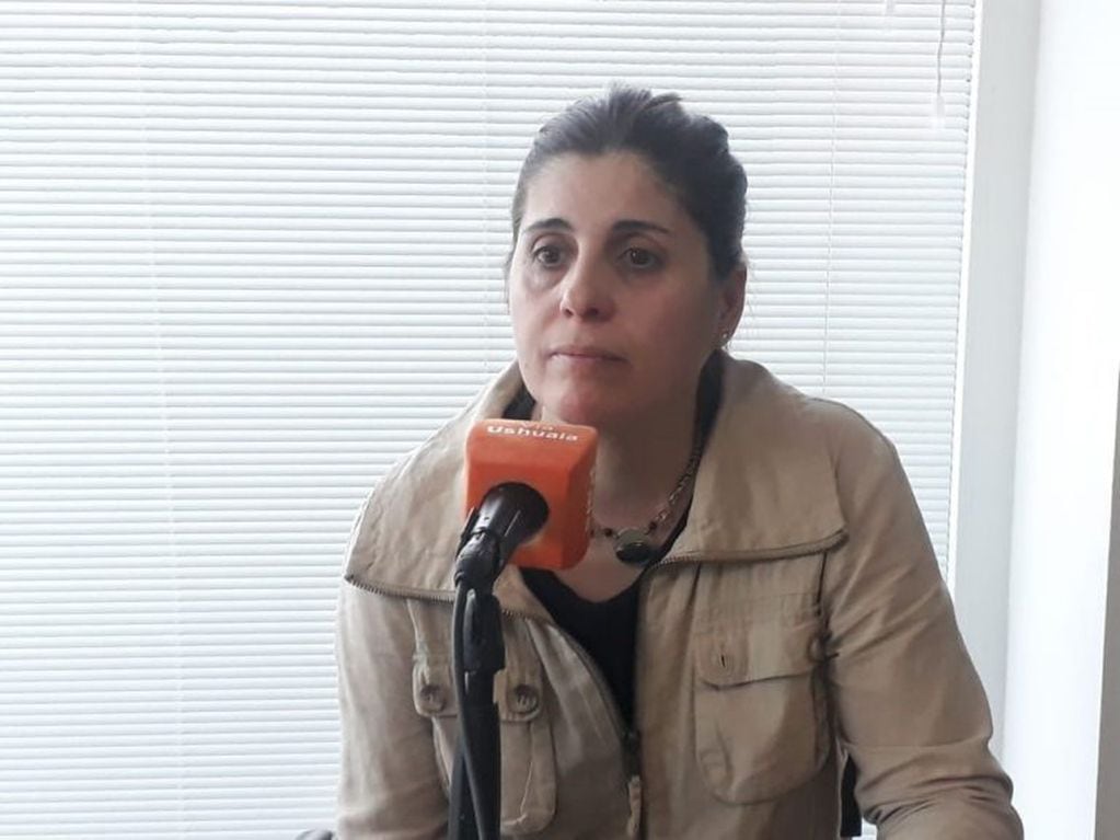 Doctora Verónica Baró en estudios de Radio Mitre Ushuaia (2019)