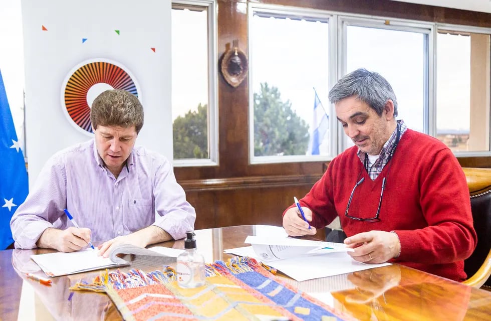 Ushuaia: firmaron contrato por obra que beneficiará a 75 mil vecinos