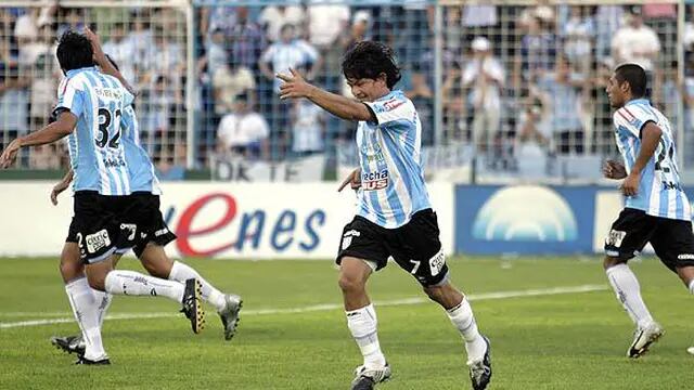 "El Pulga" Rodríguez marcó los dos goles de Atlético de Tucumán.