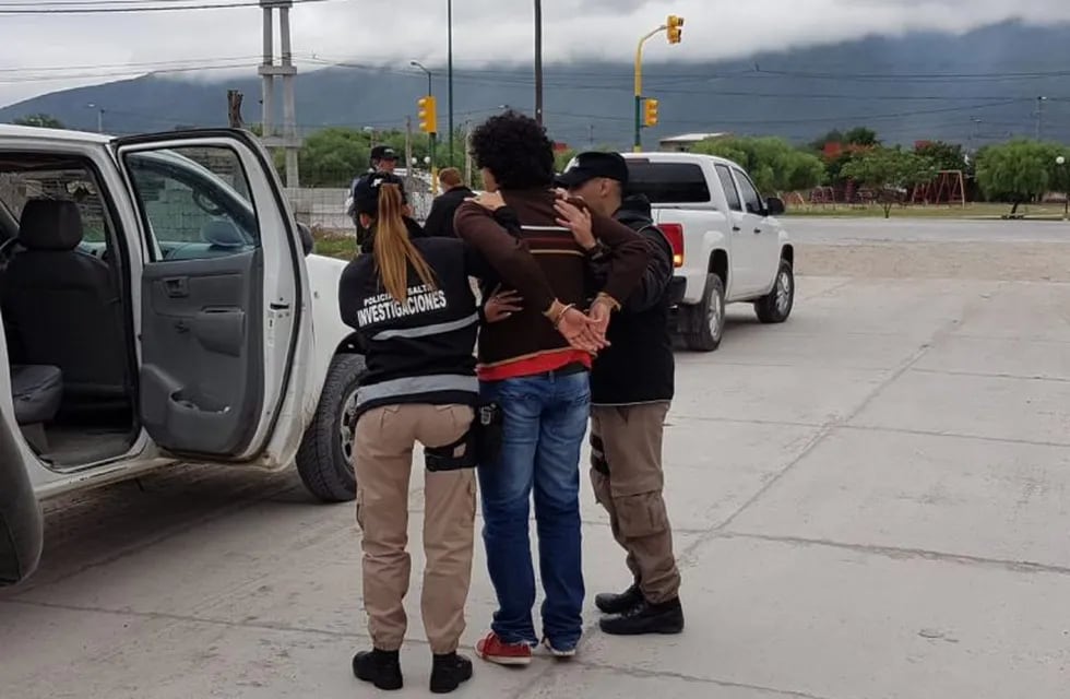 Detuvieron al joven que envió un mensajes con amenazas a estudiantes de la UNSa  (Policía de Salta)