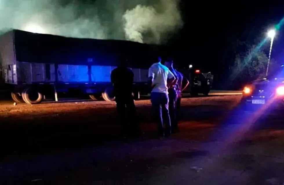 Se incendió un camión en Caucete, San Juan.