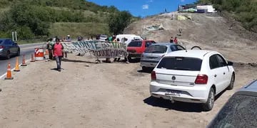 Acampe ambientalista en autovía Ruta 5. (María Luz Cortez / La Voz)