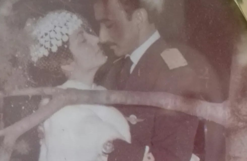 El casamiento del piloto Ricardo "Tom" Lucero y su esposa, el 19 de julio de 1980.