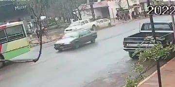 Eldorado: intentan dar con un automovilista que chocó contra un auto estacionado y se fugó