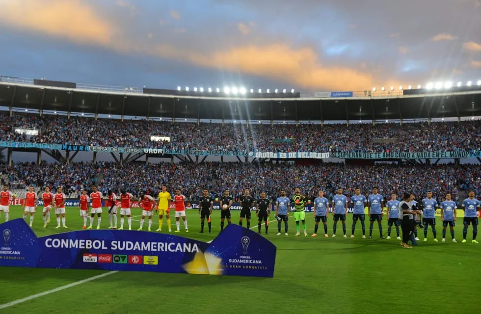 El público colmó el Kempes para el debut de Belgrano en Copa Sudamericana (José Gabriel Hernández / La Voz).