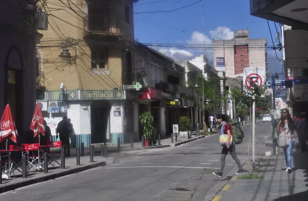 Escasa actividad en San Salvador de Jujuy Jujuy, en martes de feriado nacional.