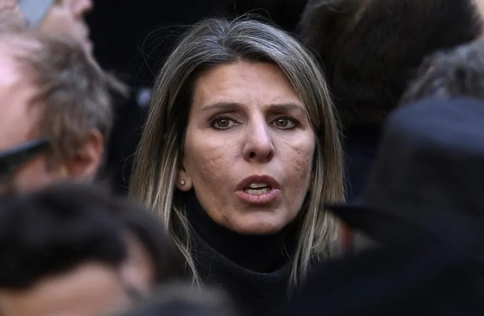 Argentine federal judge Sandra Arroyo Salgado, ex-wife of late Alberto Nisman, special prosecutor of the AMIA case, gestures during the commemoration of the 23rd anniversary of the terrorist bombing attack against the Argentine Israelite Mutual Association (AMIA) Jewish community center that killed 85 people and injured 300, in Buenos Aires on July 18, 2017. / AFP PHOTO / JUAN MABROMATA ciudad de buenos aires Sandra Arroyo Salgado acto por el 23 aniversario del atentado terrorista en la amia conmemoracion atentado terrorista AMIA terrorismo atentados terroristas