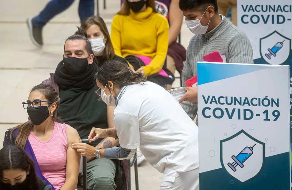 Hay 55.000 personas que no asistieron al turno de vacunación para la primera dosis.