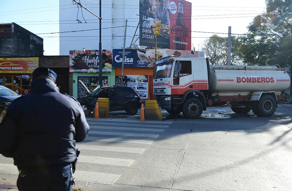 El choque de un camión de bomberos con un auto se cobró una nueva vida en calles de Córdoba.