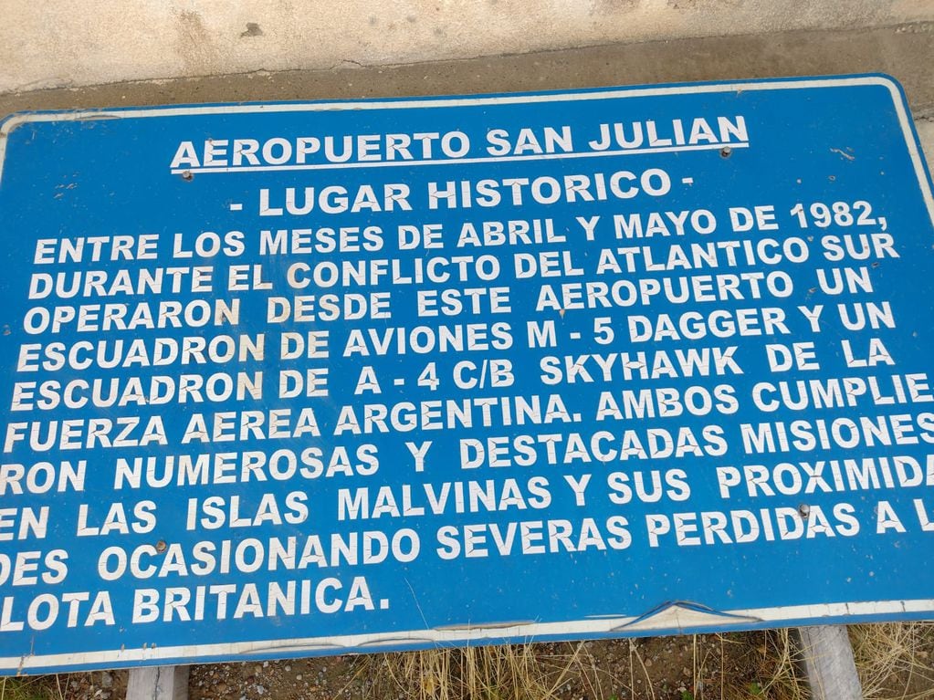 Placa recordatoria de los sucesos de 1982 en San Julián.