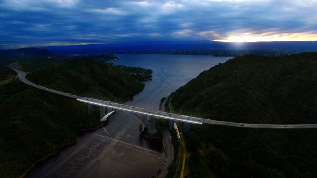 Habrá un nuevo puente sobre el Lago San Roque, como parte de la obra de la variante Costa Azul nueva.