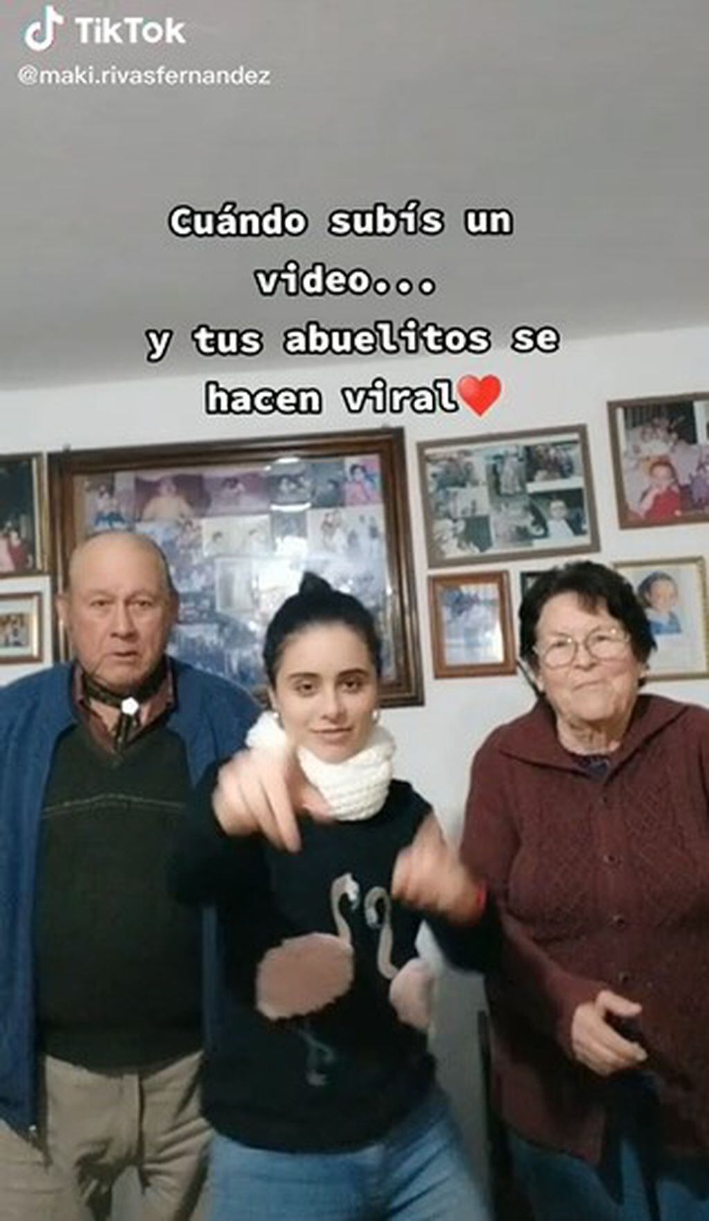 La joven volvió a subir un video con sus abuelos tras la viralización.