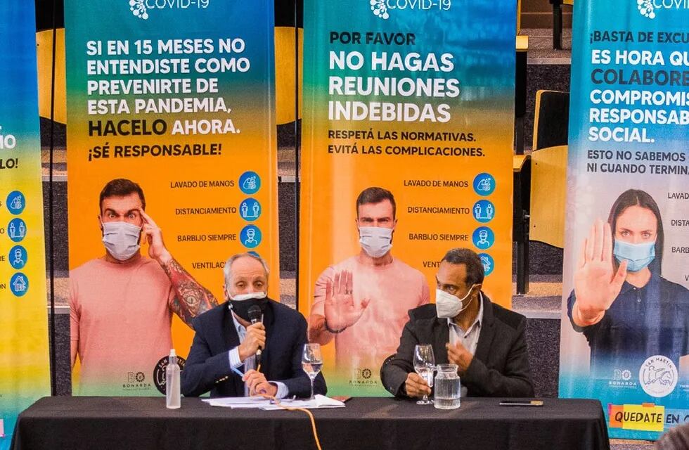 El intendente de Gral San martín, Raúl Rufeil y el presidente del Concejo Deliberante, Daniel Llaver durante la reunión del Comité de Emergencia Sanitaria del departamento.