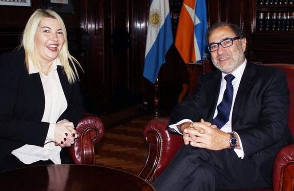 Jorge Argüello junto a la gobernadora Rosana Bertone.