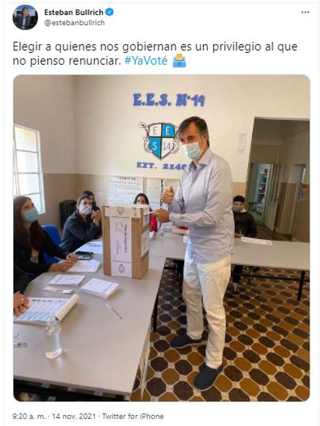 El senador nacional Esteban Bullrich, quien fue diagnosticado con ELA hace 14 meses, emitió su voto en la ciudad bonaerense de Junín.