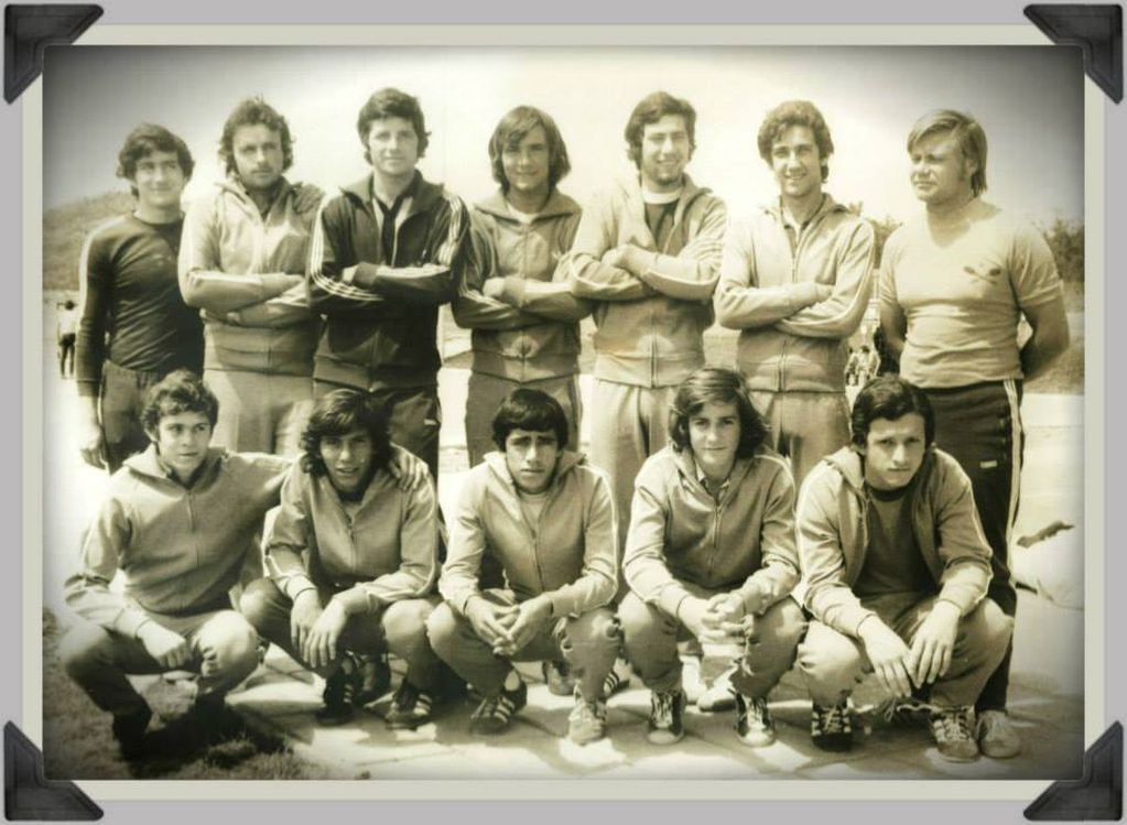 Equipo de Handball de la Escuela Vélez Sársfield Arroyito en 1975
