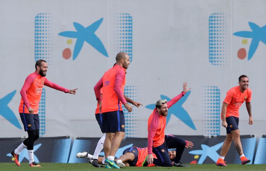 FC Barcelona's Lionel Messi, second right, gestures during a training session at the Sports Center FC Barcelona Joan Gamper in Sant Joan Despi, Spain, Friday, Oct. 14, 2016. (AP Photo/Manu Fernandez)